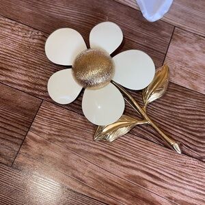 Vintage Sarah Cov white enamel flower brooch